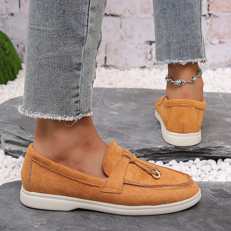 Bequeme einfarbige Low-Top-Loafer mit dekorativer Knotennaht