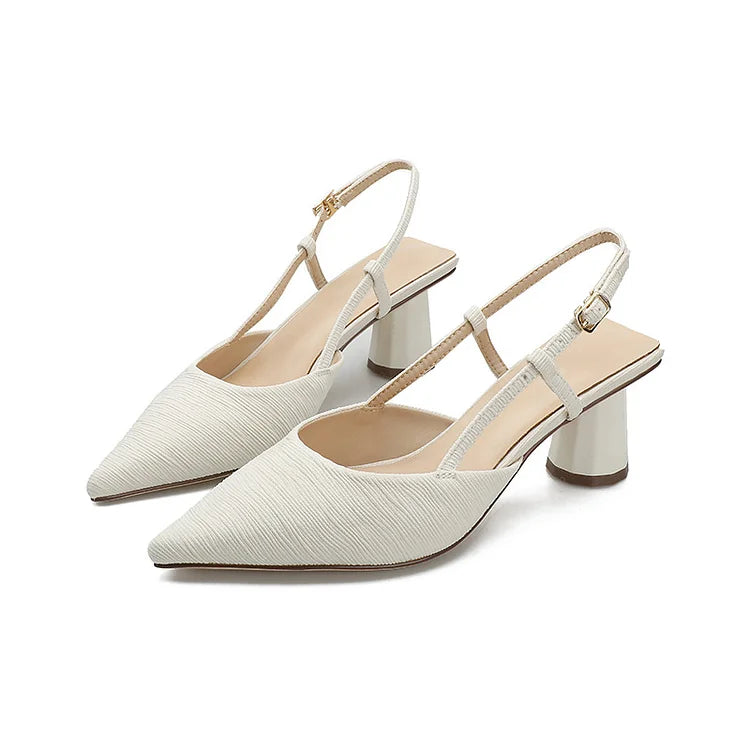 Elegante Satin Slingback mit Struktur und Spitz zulaufendem Design – Klobige Absätze