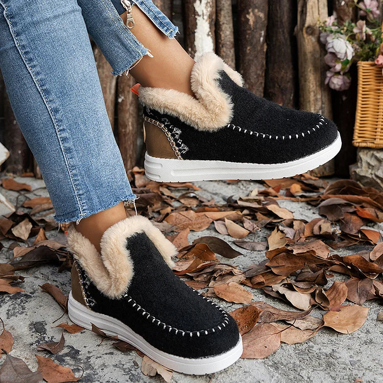 Gemütliche Patchwork-Schneestiefel mit dekorativen Nähten und runder Zehenform