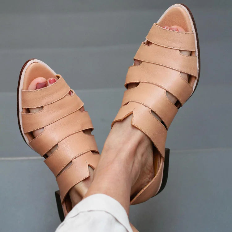 Bequeme Slip-On-Flats mit spitzem Peep-Toe und luftiger Aussparung