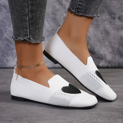 Strick-Freizeitschuhe mit Herzmuster und quadratischer Zehenpartie zum Hineinschlüpfen