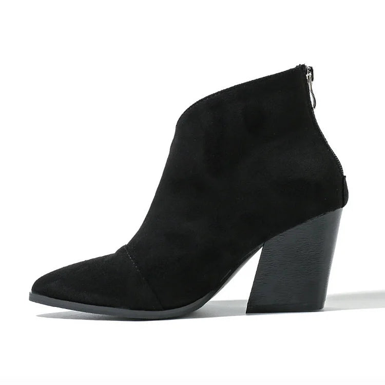 Elegante Stiefeletten mit V-Ausschnitt, spitzer Zehenform und markantem Absatz