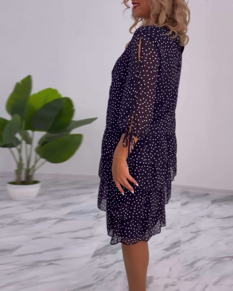 Carla | Elegantes Stufenkleid mit Punkten für festliche Anlässe