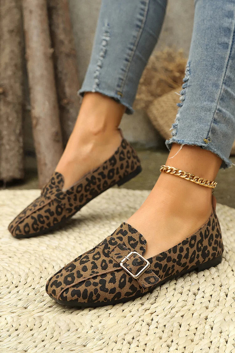 Bequeme Slipper mit Leopardenmuster, Riemchen und Schnallendetails sowie quadratischer Zehenform