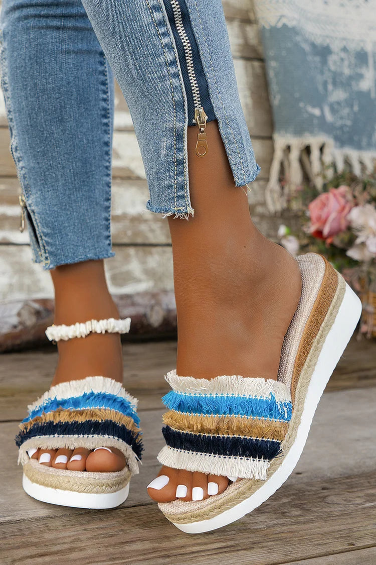 Gestreifte Espadrille-Plateau-Slipper für den Außenbereich mit Quasten