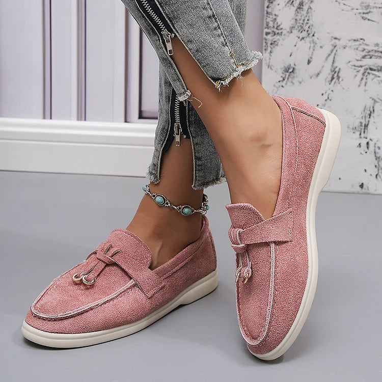 Bequeme einfarbige Low-Top-Loafer mit dekorativer Knotennaht
