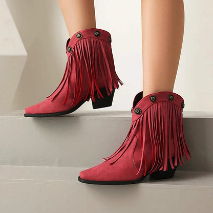 Fransen-Ankle Boots mit metallischen Nieten, eckiger Zehenpartie und klobigem Absatz