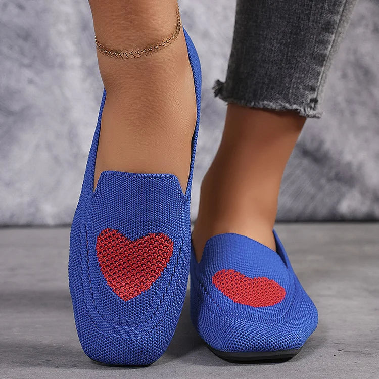 Strick-Freizeitschuhe mit Herzmuster und quadratischer Zehenpartie zum Hineinschlüpfen