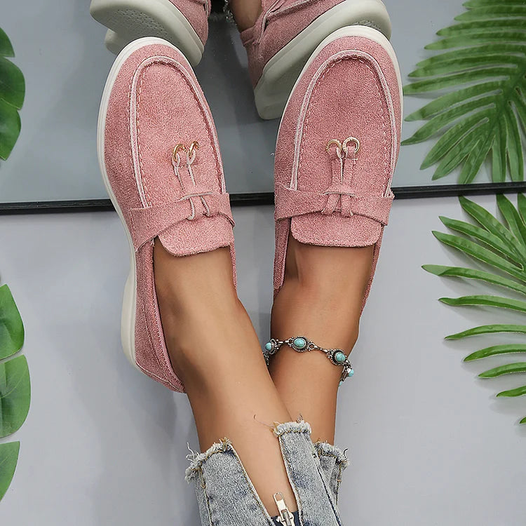Bequeme einfarbige Low-Top-Loafer mit dekorativer Knotennaht