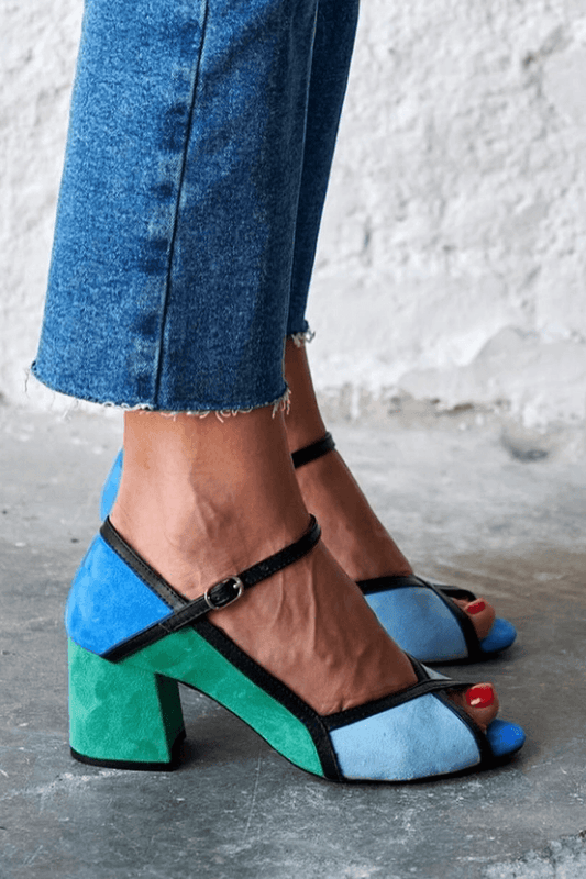 Farbblock-Stiletto-Absätze mit T-Riemen und Schnallenverschluss