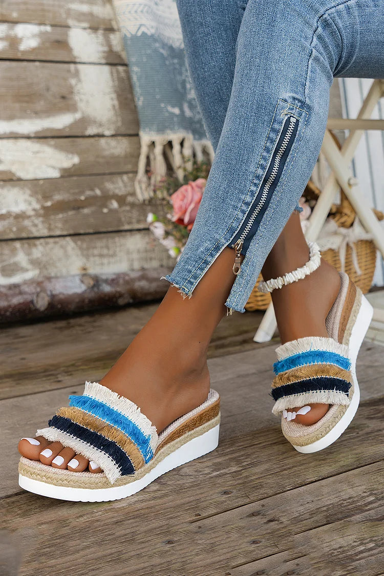 Gestreifte Espadrille-Plateau-Slipper für den Außenbereich mit Quasten