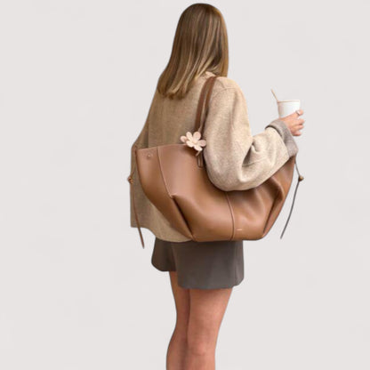 Mila™ | Seitlich geraffte Tasche