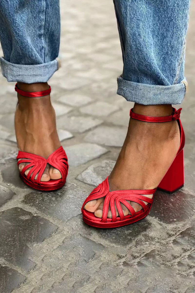 Elegante, funkelnde Peeptoe-Absätze mit Knöchelriemen und Farbblock-Design