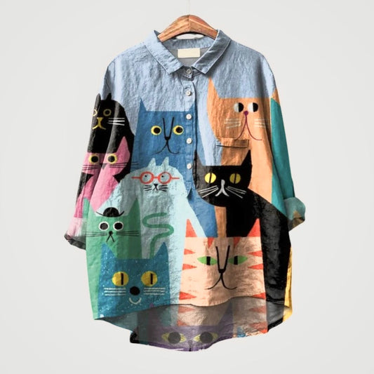 Gretel | Verspielte Bluse mit Katzenmuster und bequemer Passform