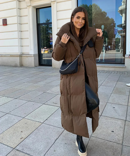 Mia | Elegante lange Pufferjacke mit Taillengürtel