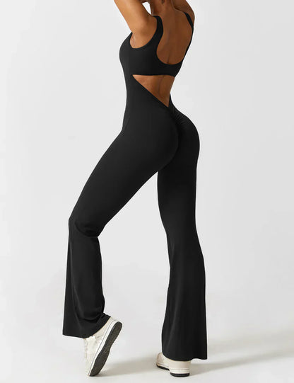Manuela | Figurbetonender Jumpsuit mit ausgestelltem Bein