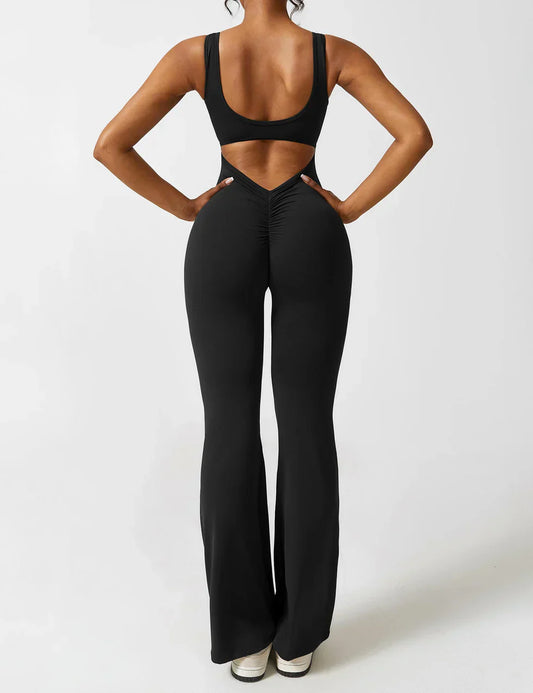 Manuela | Figurbetonender Jumpsuit mit ausgestelltem Bein