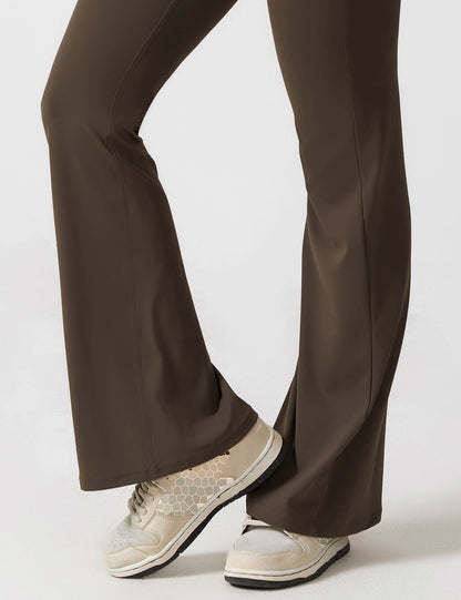 Manuela | Figurbetonender Jumpsuit mit ausgestelltem Bein