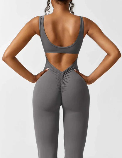 Manuela | Figurbetonender Jumpsuit mit ausgestelltem Bein