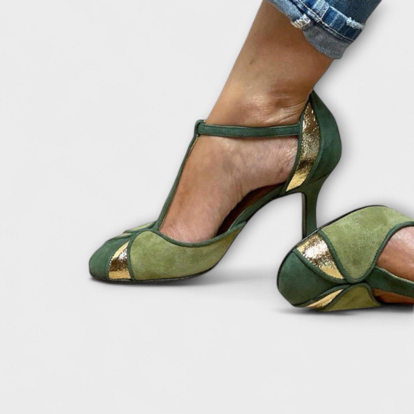 Alona - Patchwork-Décolleté mit T-Riemen und geschlossener Spitze