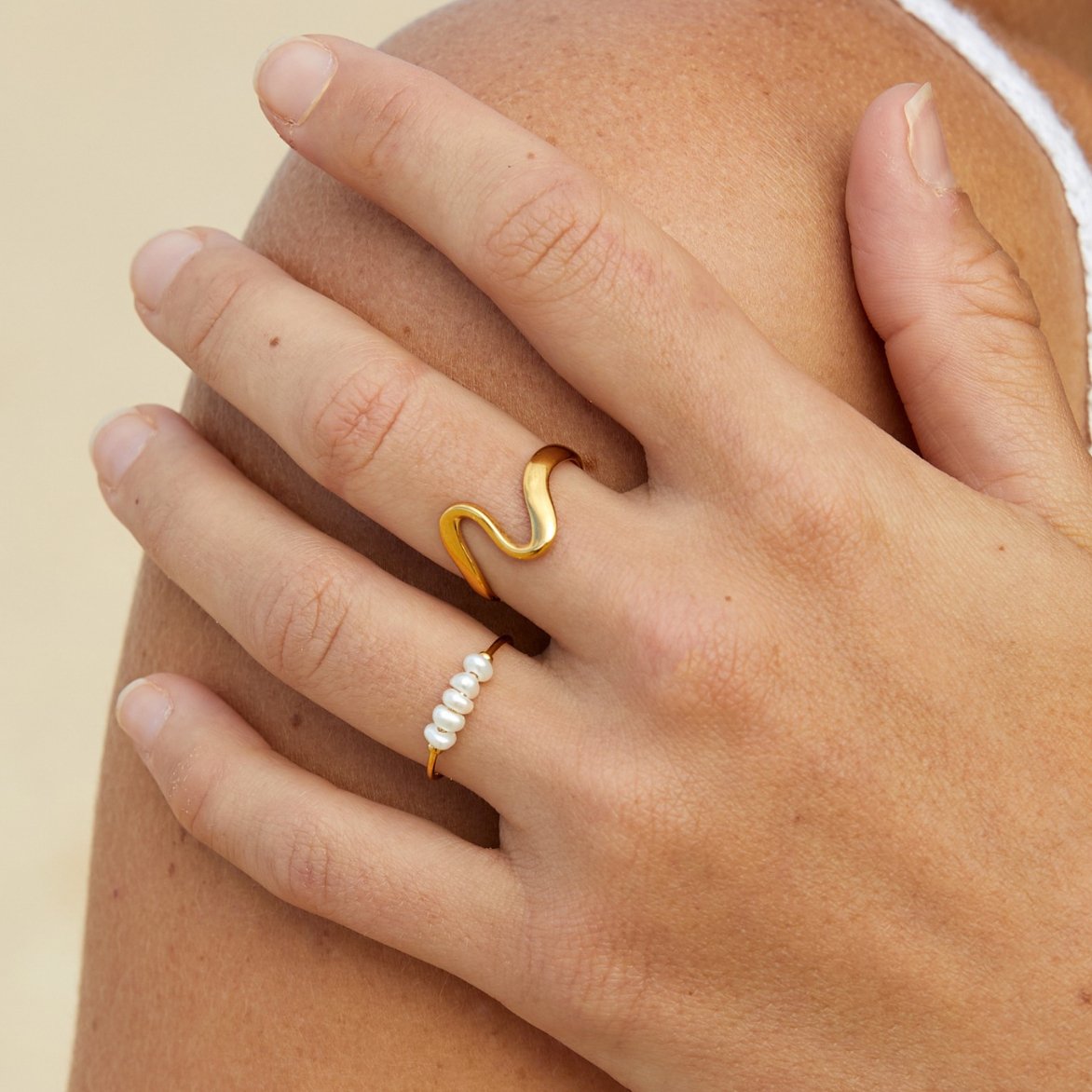 Grace | Schlichter Ring mit einer Süßwasserperle