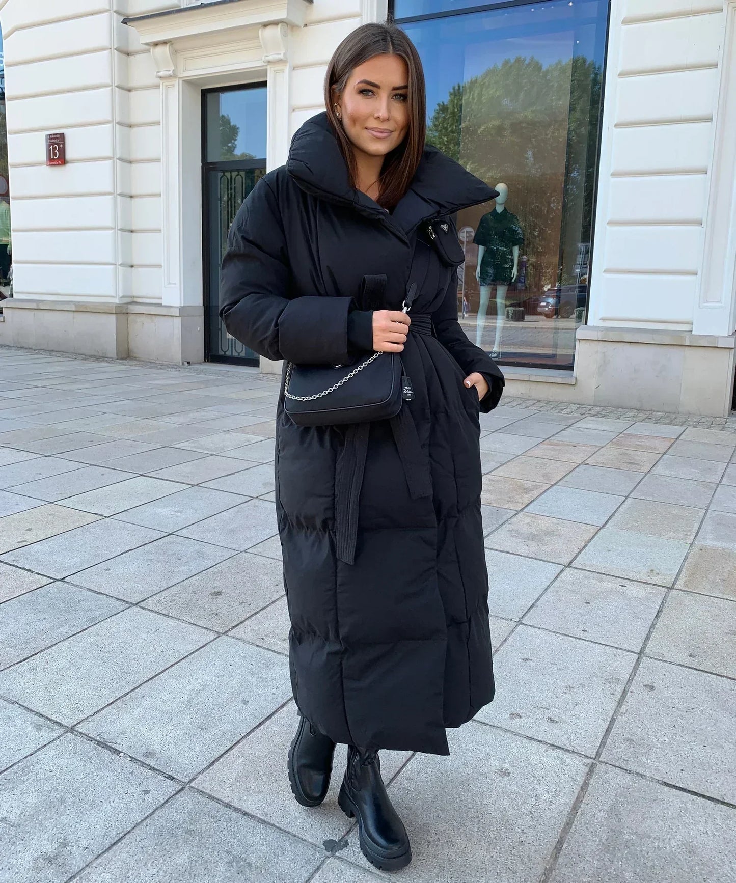 Mia | Elegante lange Pufferjacke mit Taillengürtel