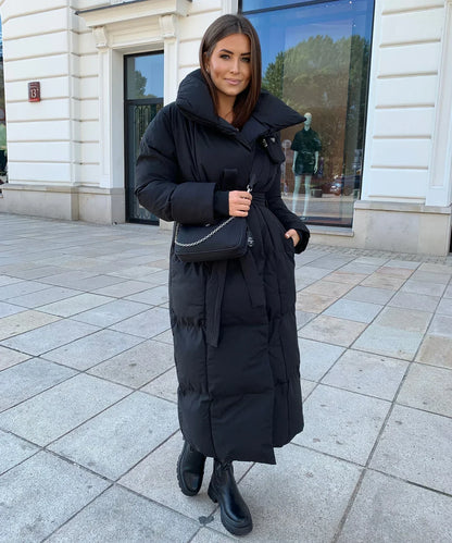 Mia | Elegante lange Pufferjacke mit Taillengürtel