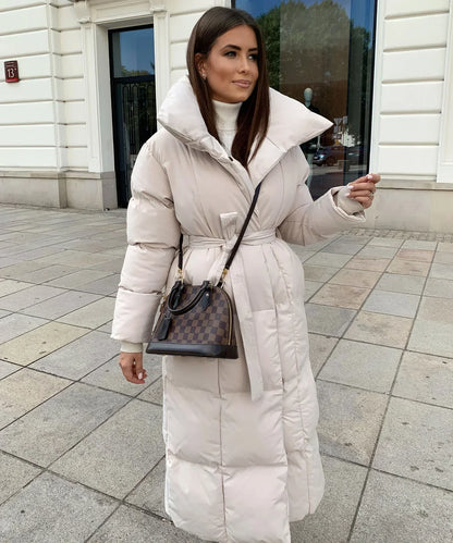 Mia | Elegante lange Pufferjacke mit Taillengürtel
