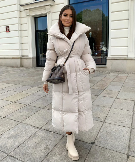 Mia | Elegante lange Pufferjacke mit Taillengürtel