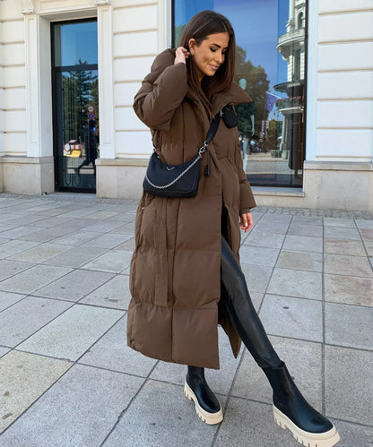 Mia | Elegante lange Pufferjacke mit Taillengürtel