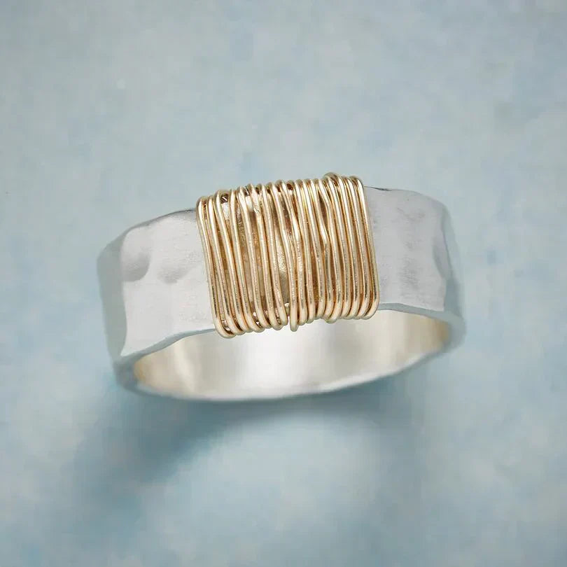 Goldener | Zeitloser Schmuck mit stilvollem Glanz