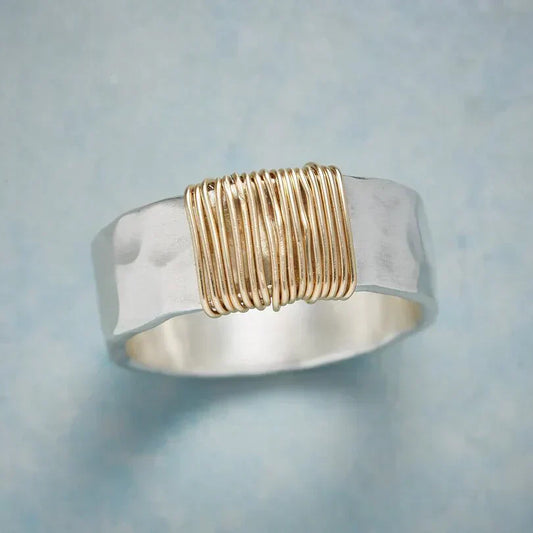 Goldener | Zeitloser Schmuck mit stilvollem Glanz