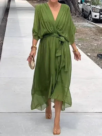 Monica | Leichtes Kleid mit V-Ausschnitt und eleganter Silhouette