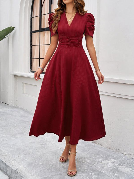 Andrea | Elegantes Midikleid mit stilvollem V-Ausschnitt