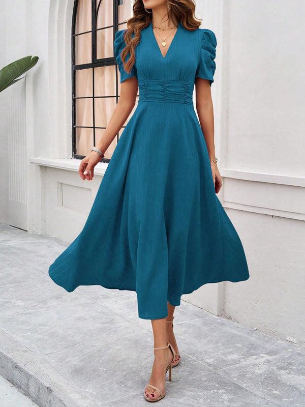Andrea | Elegantes Midikleid mit stilvollem V-Ausschnitt