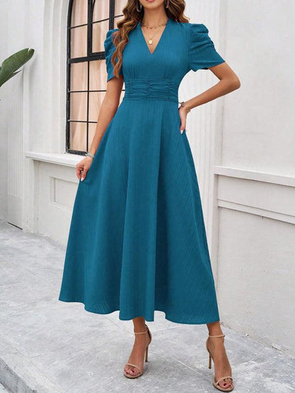 Andrea | Elegantes Midikleid mit stilvollem V-Ausschnitt