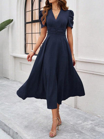 Andrea | Elegantes Midikleid mit stilvollem V-Ausschnitt