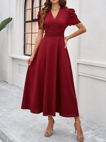 Andrea | Elegantes Midikleid mit stilvollem V-Ausschnitt