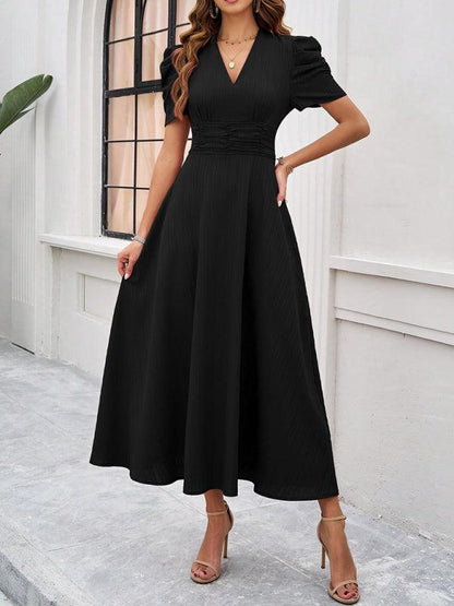 Andrea | Elegantes Midikleid mit stilvollem V-Ausschnitt