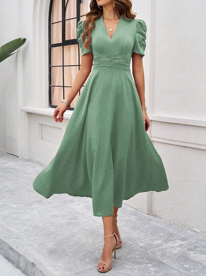 Andrea | Elegantes Midikleid mit stilvollem V-Ausschnitt