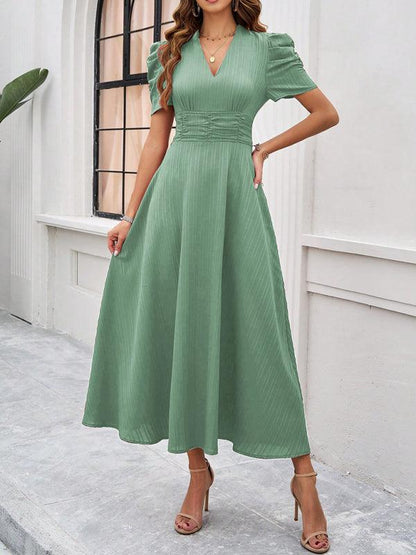 Andrea | Elegantes Midikleid mit stilvollem V-Ausschnitt