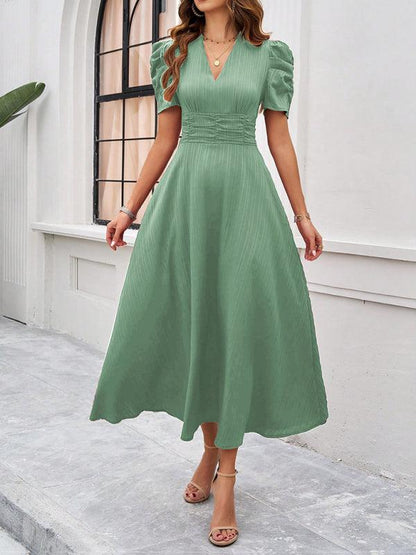 Andrea | Elegantes Midikleid mit stilvollem V-Ausschnitt