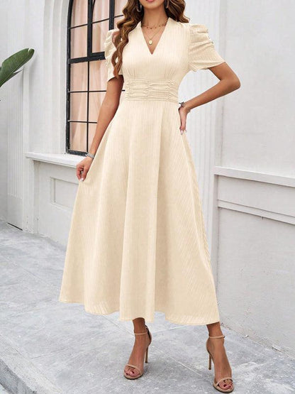 Andrea | Elegantes Midikleid mit stilvollem V-Ausschnitt