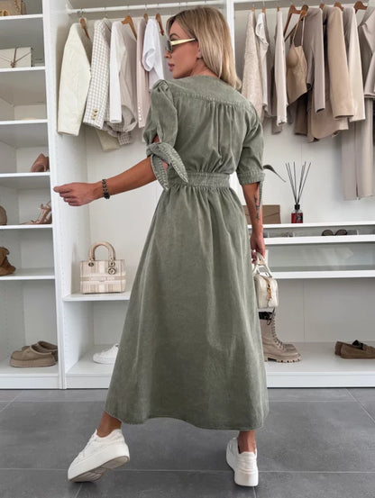 Ivanka | Funkelndes Denim-Kleid für einen zeitgemäßen Stil